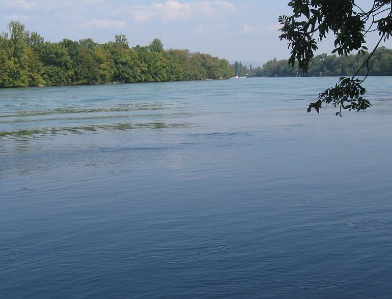 1 Der Rhein hier bei Augst ist das mächtigste Fliessgewässer des Kantons Basel-Landschaft.