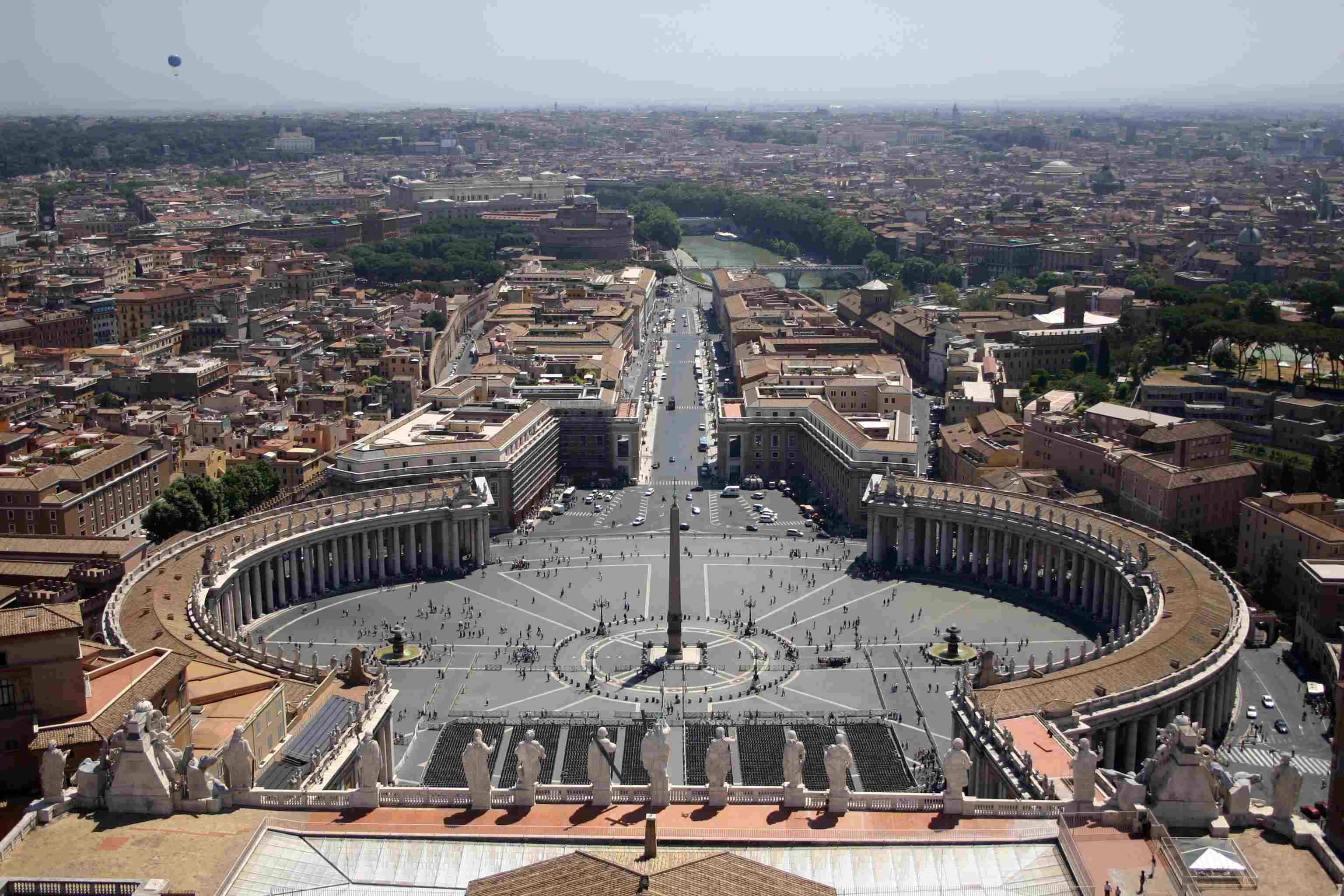 Vatikan Der Vatikan ist der kleinste Staat der Welt. Er liegt innerhalb der Stadtgrenzen Roms. Die offizielle Bezeichnung ist Stadt-Staat Vatikan (Stato della Citta del Vaticano).