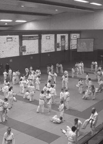 Mehr als 200 aktive Judoka aus ganz Ostwestfalen waren angereist, um an dem Lehrgang mit der Olympiasiegerin teilzunehmen.