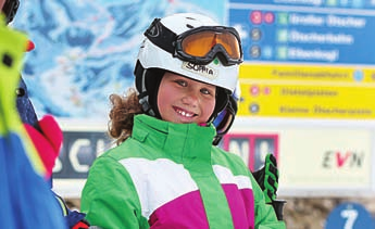 Volksschulen zum Schnee Volksschulen zum Schnee ist ein Skitag für Volksschulkinder der Niederösterreichischen Bergbahnen in Kooperation mit der NÖ Werbung und der Wirtschaftskammer NÖ.