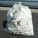 Abfallregal Abmessungen: Breite: 850 mm Tiefe: 800 mm Höhe: 2050 mm Beschreibung: Abfallregal massiver Stahlrahmen mit Blechverkleidung, Aufnahme von bis zu 6 herausnehmbaren Plastikbehältern oder