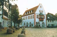 wenigen Stadtverwaltung Maintal Minuten in der Frankfurter Innenstadt Klosterhofstraße 4-6 zu sein, mit ihren Museen und Einkaufsmöglichkeiten.