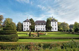 Außerdem können Sie zahlreiche Radfernwege und Themenrouten in Ihrer Wunschregion in Schleswig-Holstein kennenlernen. www.sh-radroutenplaner.