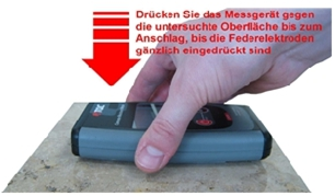 Die Messskala mit der SET-Taste wählen. Es sind 7 Skalen vorhanden: 1 Beton(0-6%H2O) 2 Zementestrich (0-6%H2O) 3 Zementestrich (0-4% CM) 4 Anhydritestrich (0-3.5% H2O) 5 Anhydritestrich (0-1.