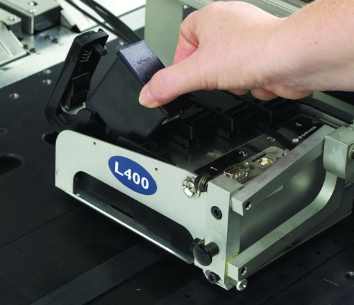 Druckleistung Jeder Druckkopf verfügt über vier Tintenkartuschen (a 12,7 mm Druckhöhe). Damit lässt sich eine Druckhöhe von 50,8 mm realisieren.