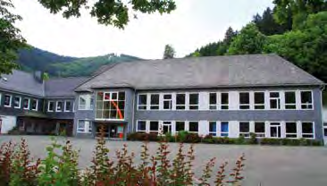 Dabei werden alle Eltern in die schulische Arbeit mit einbezogen. Wilhelmine-Lübke-Schule Ramsbeck Die Grundschule in Nuttlar hat sechs Klassen und 126 Schülerinnen und Schüler.