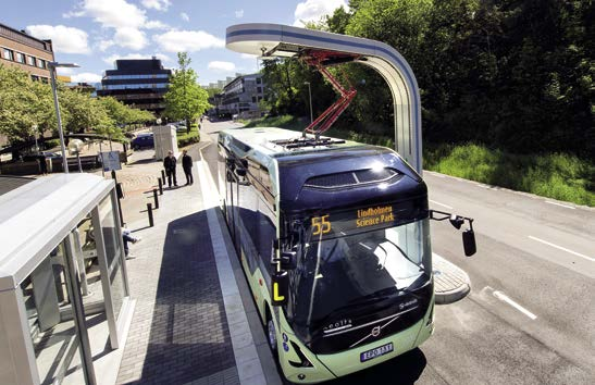 Siemens ebus Charging Referenzen Daten & Fakten Buslinie 55, Streckenlinie 9 km Zwei Ladepunkte mit Niederspannungsversorgung 400 V AC (3-phasig + N) Ein Ladepunkt innen und einer außen installiert