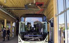 zwischen Lindholmen und Johanneberg in Göteborg, Schweden, verkehren seit Juni 2015 drei Batteriebusse und sieben Elektrohybridbusse im Linienbetrieb.