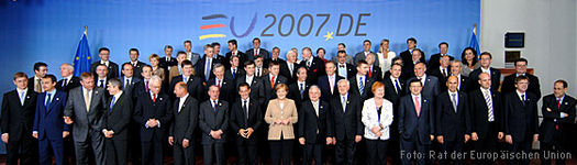 EU Gipfel 2007: Klimaziele für 2020 Verringerung der Treibhausgasemission um 20% (30%) Erhöhung des Anteils Erneuerbarer