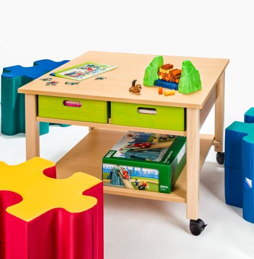 Spieltisch mit Ravensburger Spielen Der Spieletisch aus hochwertigen Holz, auf Rollen ist die perfekte Ausstattung für Ihre