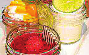 Frischer Grillsalat mit Tomaten, Gurken und Feta-Würfeln Leckerer Floridasalat Angemachter Nudelsalat mit Zuckererbsen und Karottenwürfeln Balkan-Hirtensalat mit eingelegten Oliven und mildem