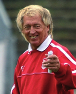Dietsch war ehemaliger Oberligaspieler der damaligen DDR und spielte im Europapokal gegen namhafte Gegner wie z. B. AS Rom.