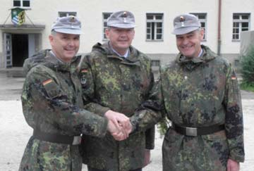3 25. Juni 2012 Oberstleutnant Leonhard wird stellvertretender Kommandeur bei der Gebirgsjägerbrigade 23 Nach fast fünf Jahre als stellvertretender Brigadekommandeur verlässt Oberst Peter Utsch Bad