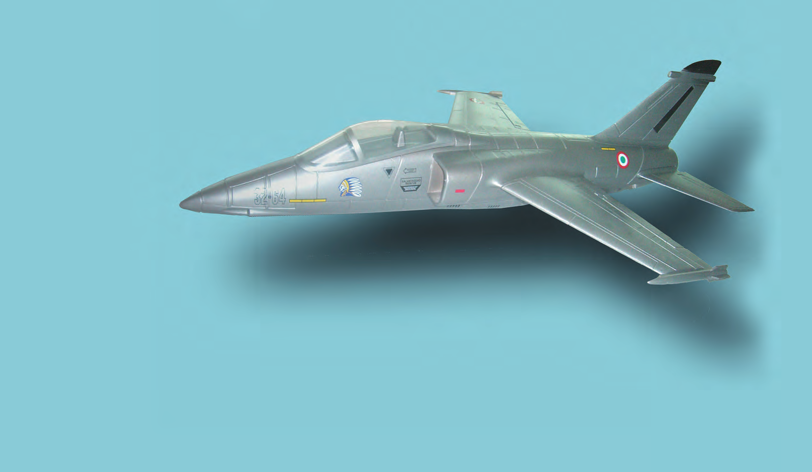 Luftwaffen Italiens und Brasiliens eingesetzt wird. Das Modell ist aus gespritztem EPO Schaummaterial mit interessanten Details geformt, fertig lackiert und dekoriert.