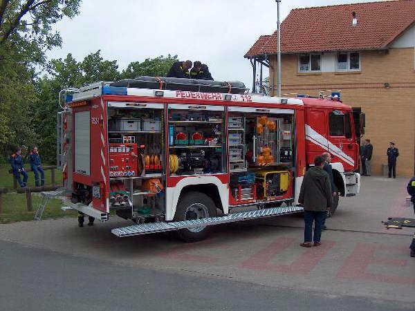 Schlaglichter 2004 Übergabe des Rüstwagens Am 15.05.2004 wurde der neue Rüstwagen feierlich an den LZ Miersdorf übergeben.