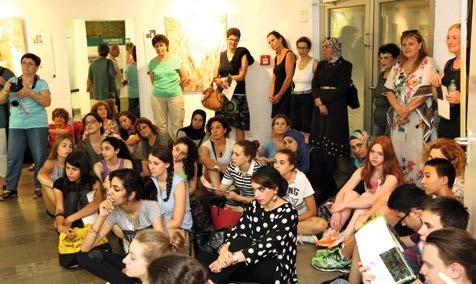 Möglichkeit, die Ausstellung zu besuchen und mit den Künstlerinnen ins Gespräch zu kommen. Eine Kunstausstellung, die bewegt Ein Beispiel friedlicher Koexistenz in Israel 22. Juli 15.