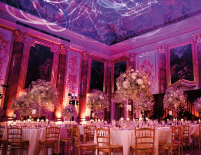 Distinctive event planning for 10 to 1600 guests ensures moments to remember. The unique atmosphere conveys an impression of aristocratic life from bygone ages.