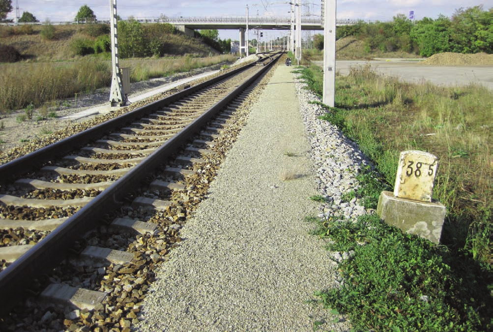 wege zu benützen. Außerhab der Arbeitsstee, Baustee und des vorgeschriebenen Zugangs ist das Betreten von nicht agemein zugängichen Eisenbahnanagen ohne Aufsicht des Bahnbetreibers verboten.