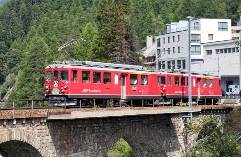 In Alp Grüm wartet der Zug auf die außerplanmäßige Rückfahrt in Richtung St. Moritz. Aufnahme: Harald Klein.