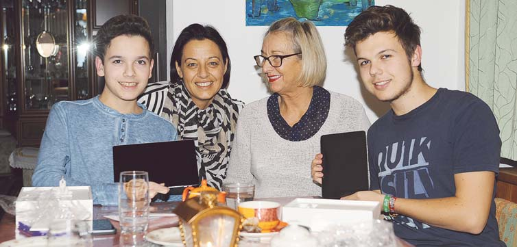 Dass wir immer reich beschenkt nach Hause zurückkehren dürfen, hat das nichts mit Paketen zu tun, sondern mit einer unglaublichen Zufriedenheit, die wir aus allen unseren Besuchen schöpfen.