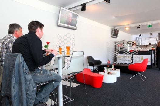 Die bisping & bisping Lounge besticht durch einmalige Eigenschaften: Der größte Außenbereich