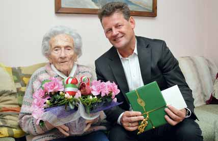 Foto: Stadtpresse/Burgstaller Rüstig und gut gelaunt feierte dieser Tage Rosa Brandstätter in der Durchlaßstraße ihren 101. Geburtstag.