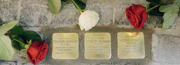 Kommunal KLAGENFURT 265 5. April 12 9 erinnern an NS-Opfer Die ersten elf Stolpersteine wurden in der Klagenfurter Innenstadt verlegt und erinnern an Opfer des Naziregimes.
