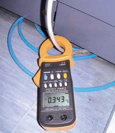 Leitungslänge, Kabeltyp und -querschnitt Einzelerfassung der Netzqualität und Stromverbrauchswerte an den Haupteinspeisepunkten mit einem Echt-Effektivwert-Zangenamperemeter (RMS) oder einem