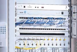 Control Top Concept«(CMC-TC) ein modulares System zur Überwachung von IT-Racks und Schaltschränken im Industriebereich vor.
