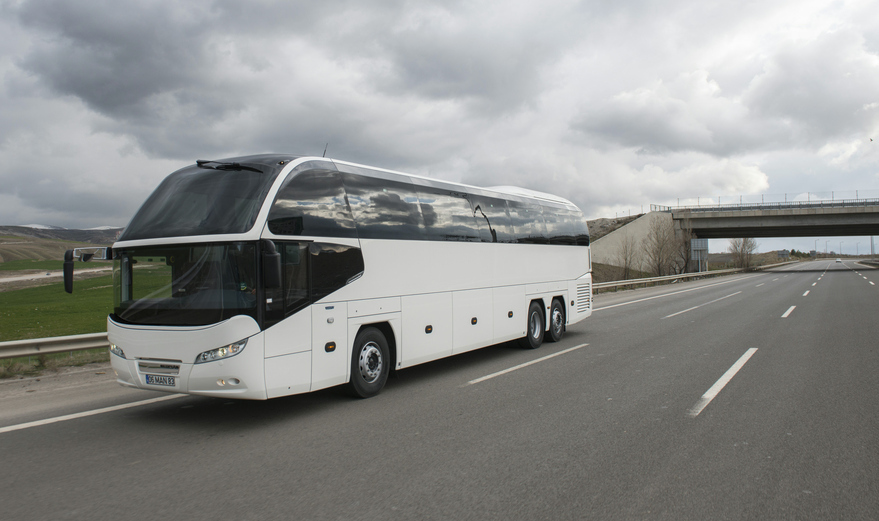 Anwendungsfälle Fernreisebus auf Autobahnen und in nicht öffentlichen Verkehrsräumen Betriebshof Kein Fahrer Stadt Fahrer fährt Autobahn Fahrer in Ruhe Stadt Fahrer fährt Betriebshof Kein Fahrer Für