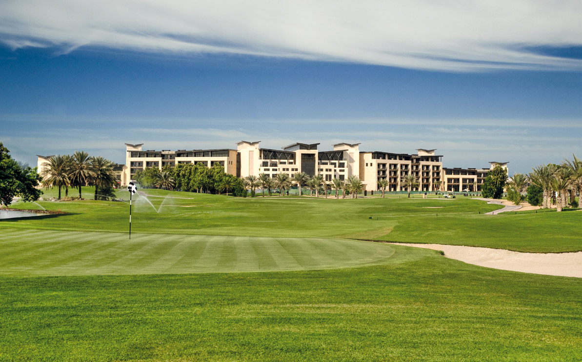 Luxuriös genießen und golfen Drei Plätze mit herausragenden Golfplatzdesigns in der direkten Nähe des Westin Abu Dhabi Golf Resorts und dessen