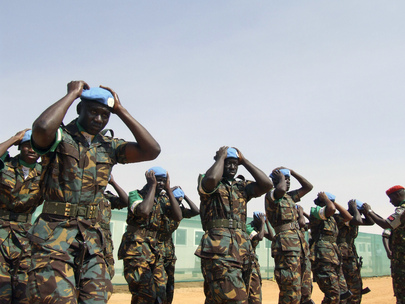 Laufende Friedenseinsätze Darfur (2) 31.10.07: Das UNAMID-Hauptquartier in Al Fashir wird eröffnet 31.12.07: die UNAMID nimmt ihre Tätigkeit auf 10.02.