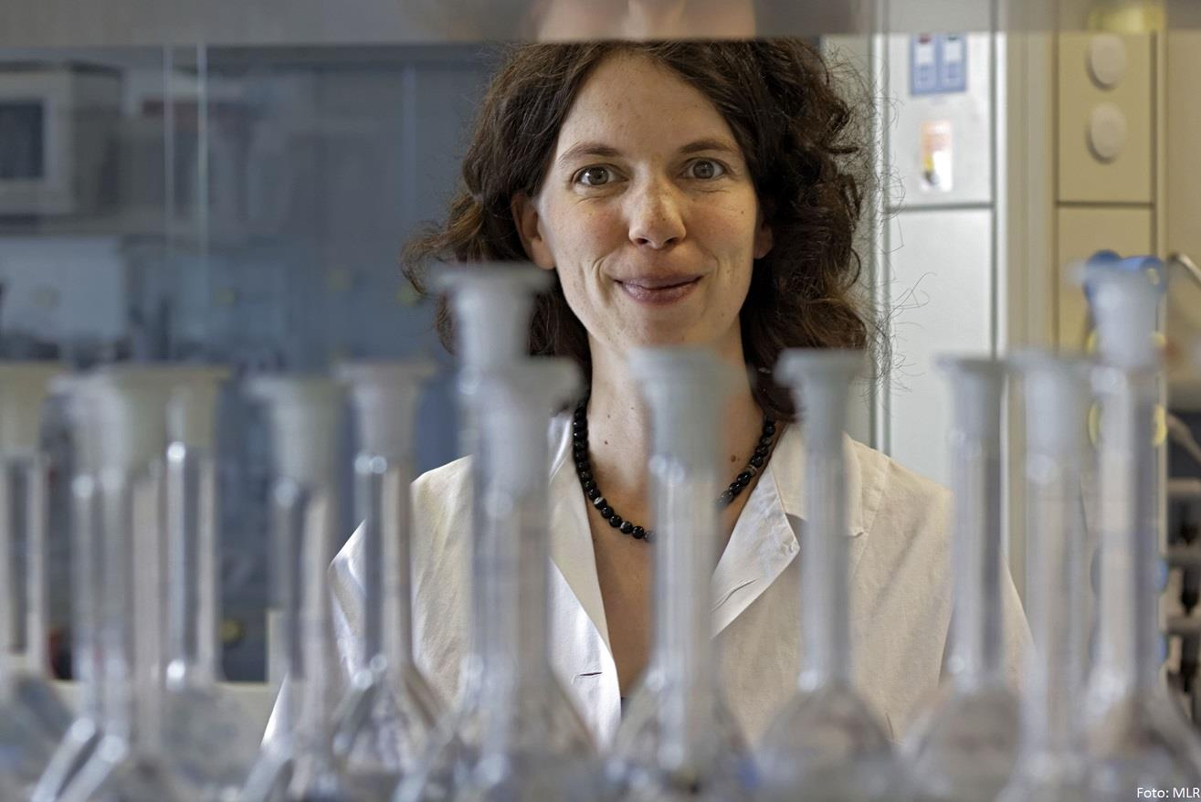 Die Lebensmittelchemikerin Kerstin Schöberl, Spezialistin für Element-Analytik. Foto: MLR, Joachim E.