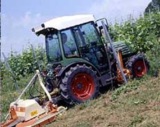 Mittlerer Kraftstoffverbrauch im Weinbau Annahmen: mittlere Geländeneigung, 20 % Wendeflächenanteil Traktor: 55 kw; spezifischer Kraftstoffverbrauch: 0,3 l/kwh Weinbau Standardverbrauch* ) [l/ha] %