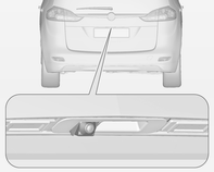 Fahren und Bedienung 201 Rückfahrkamera Die Rückfahrkamera unterstützt den Fahrer beim Rückwärtsfahren, indem sie auf dem Display eine Ansicht des Bereichs hinter dem Fahrzeug anzeigt.