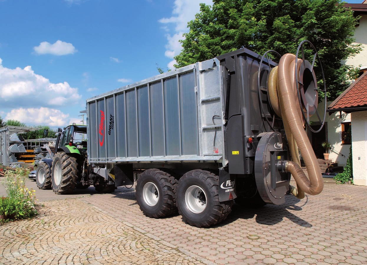 Hackschnitzel-Saug-Druckgebläse»Tornado 4000«für Abschiebwagen Besonders laufruhig Beispiele Lärmpegel Traktor