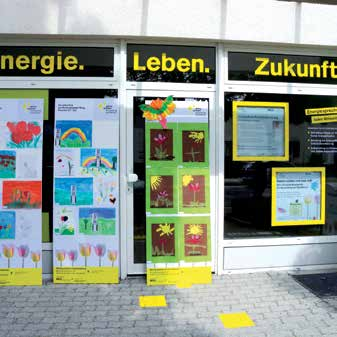 Foto- und Malwettbewerb Es wird bunt Informationsbüro Aktive Zentren Neuaubing-Westkreuz in der Limesstraße 111 Strahlende Gesichter und eine bunte Farbenpracht Mehr als 120 farbenfrohe Kunstwerke