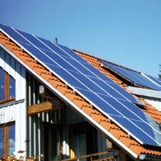 Photovoltaik Ökologisches Wohnen liegt stärker im Trend als je zuvor.