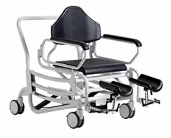 Verstellbereich der Höhe (45 bis 100 cm) und der Neigung (0 bis 19 ) ermöglicht der Lift Chair XXL die sichere und ergonomisch optimale Pflege aller Körperbereiche.