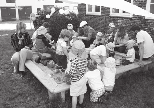 Da Toben bekanntlich hungrig und durstig macht, sorgten die Eltern für ein gemütliches Picknick auf unserem neuen Spielplatz.
