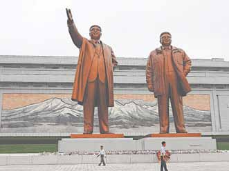 Man sieht im Fernsehen schillernde Militärparaden und den jungen Herrscher Kim Jong-Un. Wie aber sieht es wirklich in Pjöngjang aus?