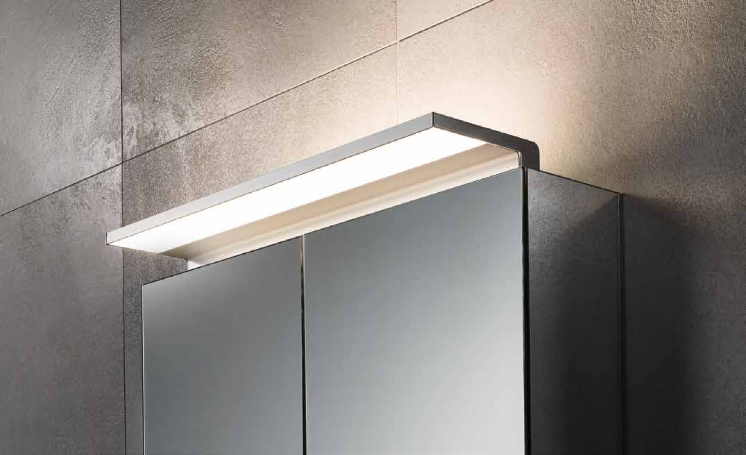So erzeugen Sie zu jedem Anlass die richtige Licht-Atmosphäre im Bad. Die großzügige und dabei elegante LED-Aufsatzleuchte ist wortwörtlich das Highlight des neuen s ROYAL L1.