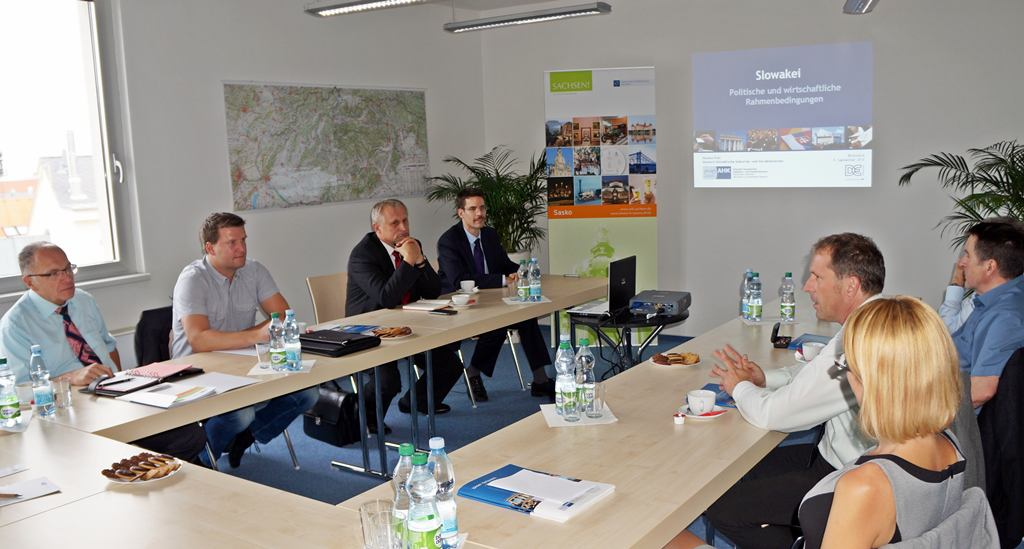 TÉMA MESIACA: MOBILITA Slovenské a saské firmy majú záujem o spoluprácu v automobilovej oblasti Projektom Mobilita SK 13 sa SNOPK a Saská agentúra na podporu hospodárstva snažia podporiť šesť
