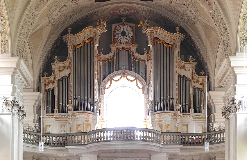 2 About the organ Über die Orgel Johann Nepomuk Holzhey (1741-1809) was one of the great South German master organ builders in the second half of the 18th century.