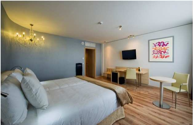 Zimmergröße: 26 m 2 King- Size- Bett oder TWIN Executive Kategorie Diese Zimmer sind geräumiger und verfügen