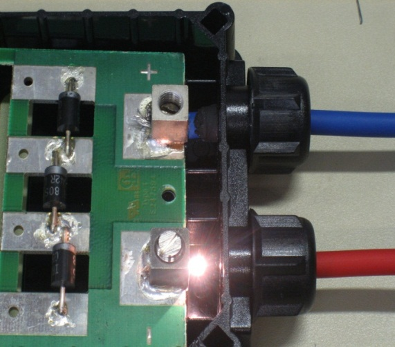 zum Schalten, Trennen oder Kurzschließen in ihrer Funktion beeinträchtigen. (ÖVE RL R 11