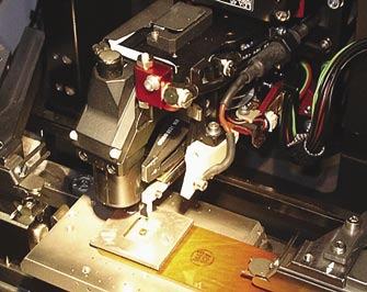 Die herkömmlichen Prozesstestverfahren (Pull- und Sheartest) geben nicht genügend Informationen über den Zustand der Wire-Bonding- Maschinen.