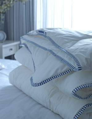 wärmestufe 3 4 (warm) Bettdecken dieser Wärmestufe eignen sich für dich, wenn dir öfter kalt ist, aber unter einer dicken Bettdecke schnell zu warm wird.