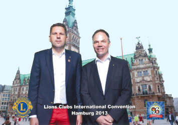 (Hubertus Siegert, LC Suzbach) Axel Ebbecke (links), Gründungspräsident und Beauftragter für Internationales, vertrat gemeinsam mit Marcus Stützer, 2.