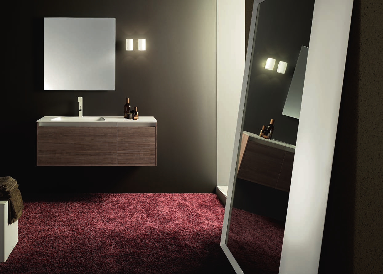 IQUBA 44 / 122 Elegante atmosfera dove protagonista è il mobile IQUBA color noce americano con lavabo integrato in BLANCO PURO.